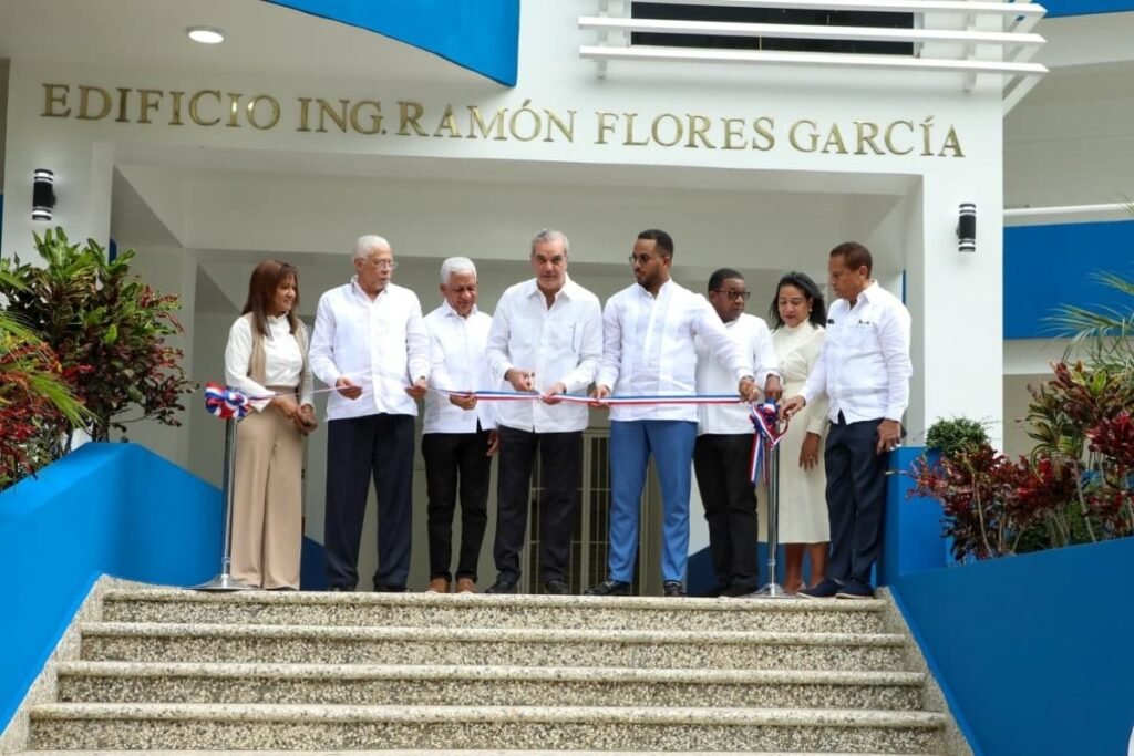 El presidente Luis Abinader inaugura nuevo centro del ITLA en Cotuí