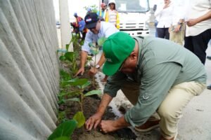 Digecac y RD-Vial realizan jornada de siembra y embellecimiento en la autopista Las Américas