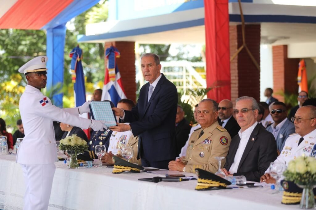 Presidente Abinader encabeza graduación de 64 nuevos cadetes de la PN