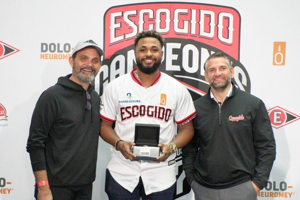 Escogido entrega anillos tras conquistar su corona 17 de Lidom y la Serie del Caribe