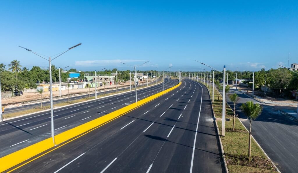 Presidente Luis Abinader inaugura fase final de la avenida Ecológica
